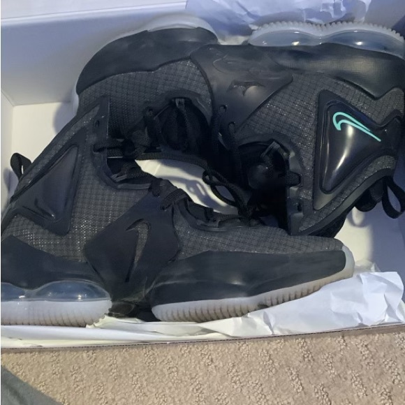 Lebron James xix almost new basketball shoes - Picture 4 of 13